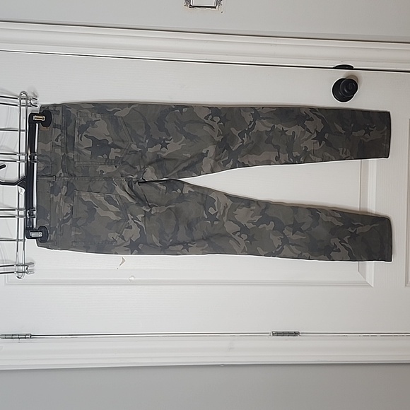 Woman's Jordache Mid Rise Skinny Camo pants - Picture 4 of 7